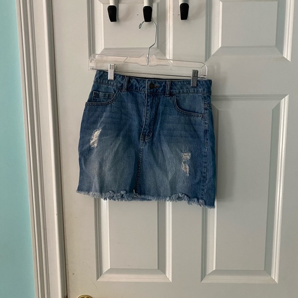 HOLLISTER, AMERICAN EAGLE, LUCKY BRAND, FOREVER 21 - Picture 2 of 8